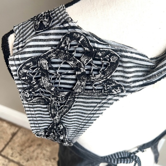 Gimmicks By BKE Top Size XS Open Back Gray Sleeveless Stripe Mesh Grunge edgy - Picture 6 of 8